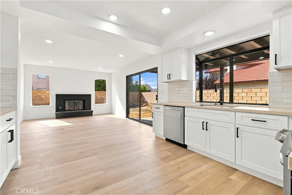 2001 Comstock Court Palmdale, CA 93551