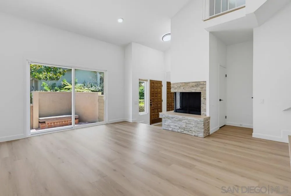 3249 Caminito Eastbluff #31 La Jolla, CA 92037