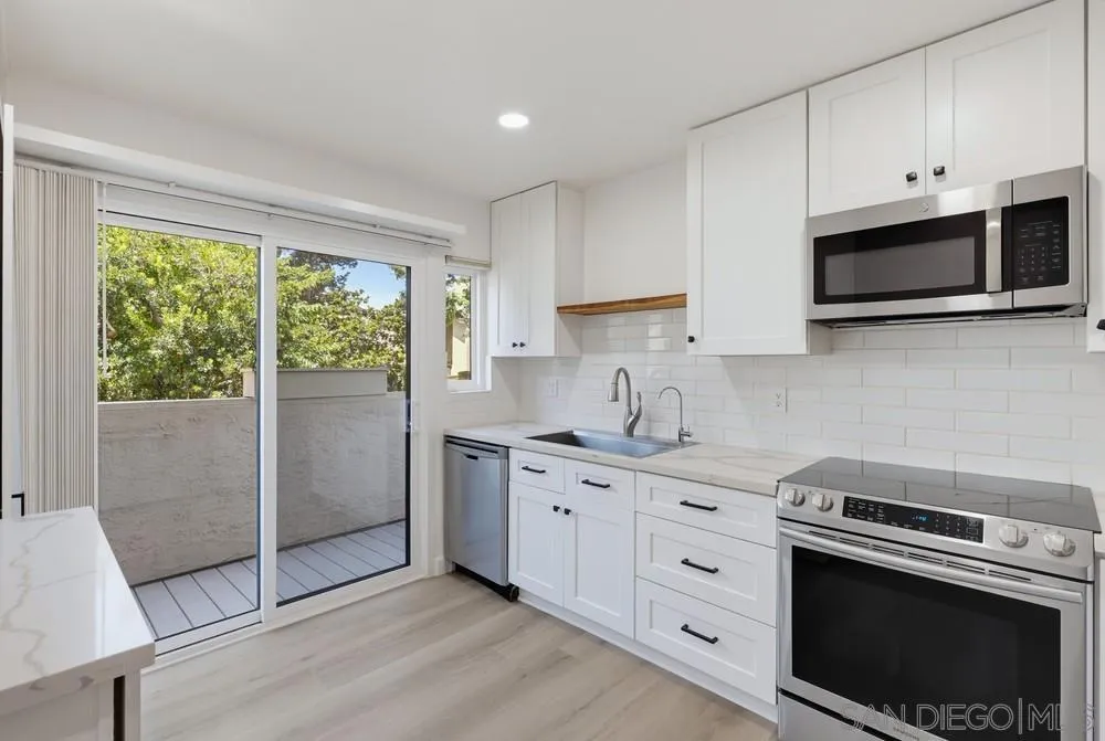 3249 Caminito Eastbluff #31 La Jolla, CA 92037