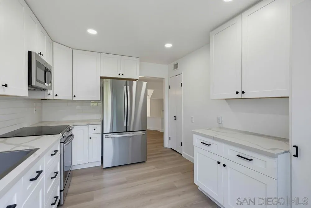 3249 Caminito Eastbluff #31 La Jolla, CA 92037