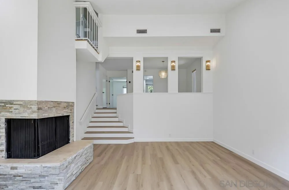 3249 Caminito Eastbluff #31 La Jolla, CA 92037