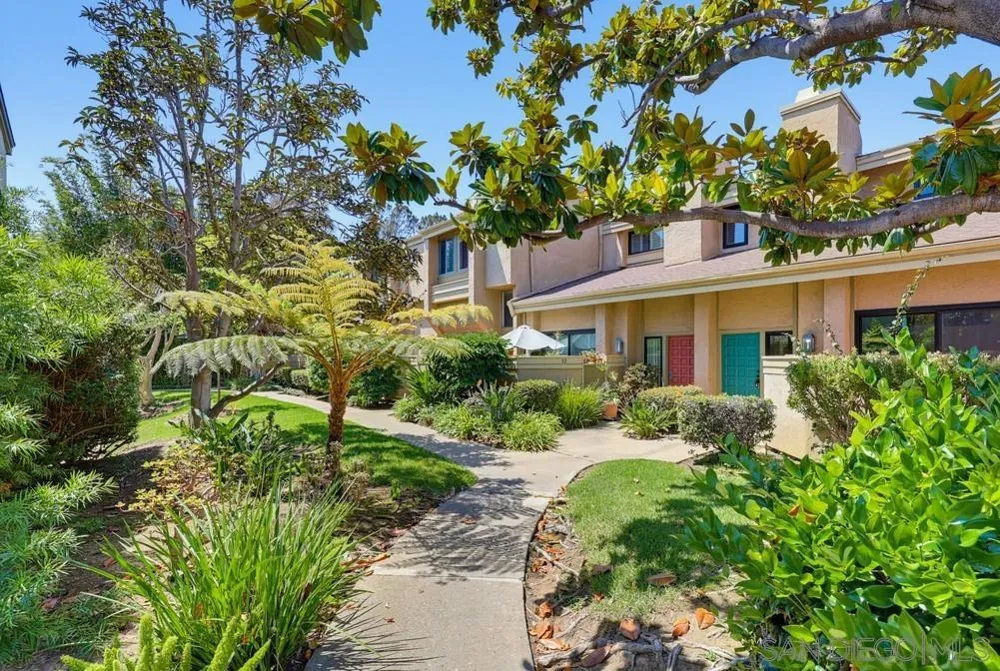 3249 Caminito Eastbluff #31 La Jolla, CA 92037