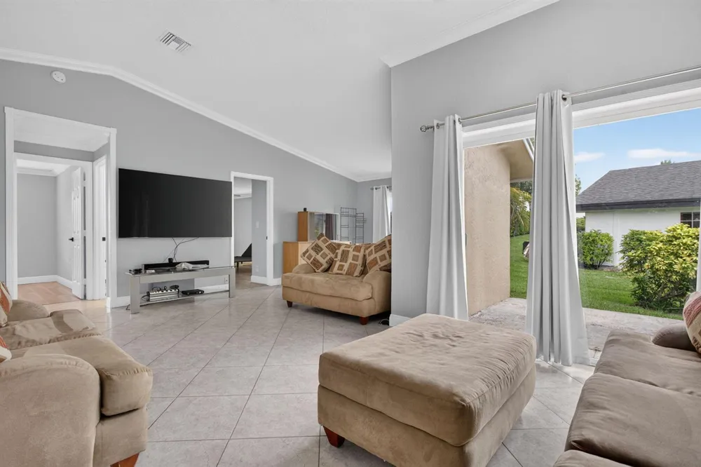 7516 NW 88th Terrace Tamarac, FL 33321