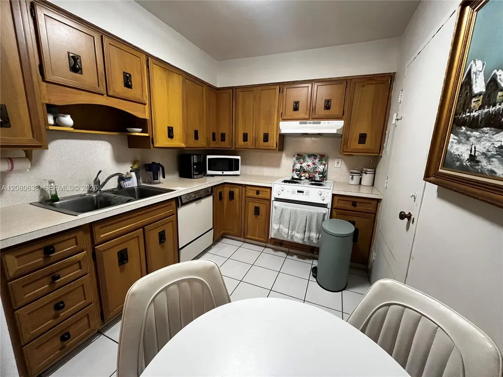 9225 Collins Ave #1003 Surfside, FL 33154