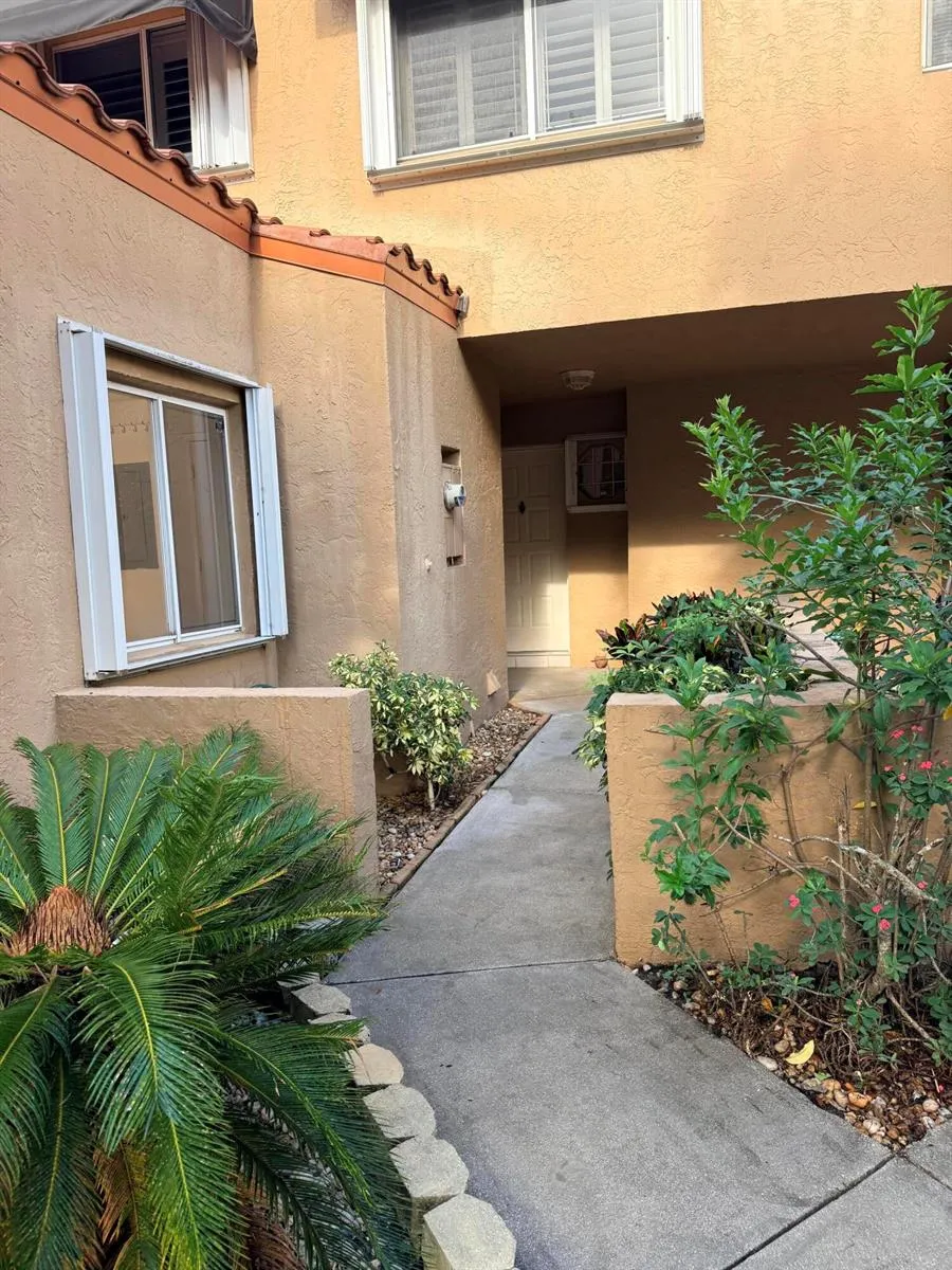 612 UNIVERSITY DRIVE Plantation, FL 33324