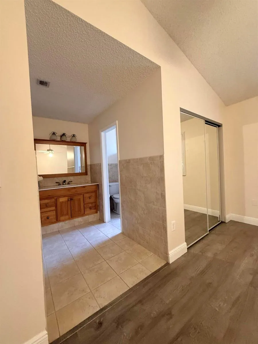 612 UNIVERSITY DRIVE Plantation, FL 33324