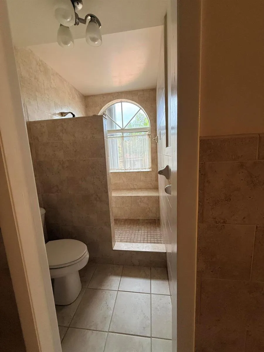 612 UNIVERSITY DRIVE Plantation, FL 33324