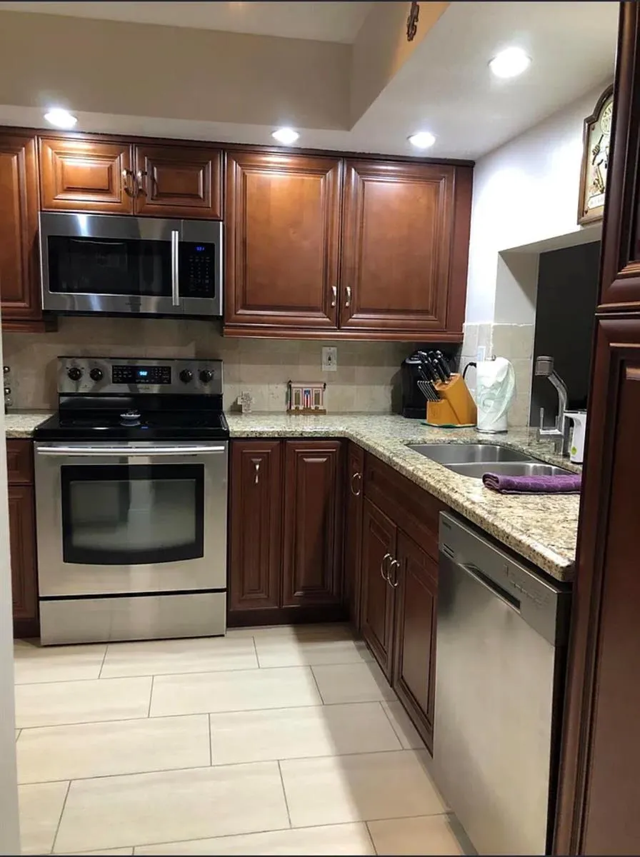 612 UNIVERSITY DRIVE Plantation, FL 33324