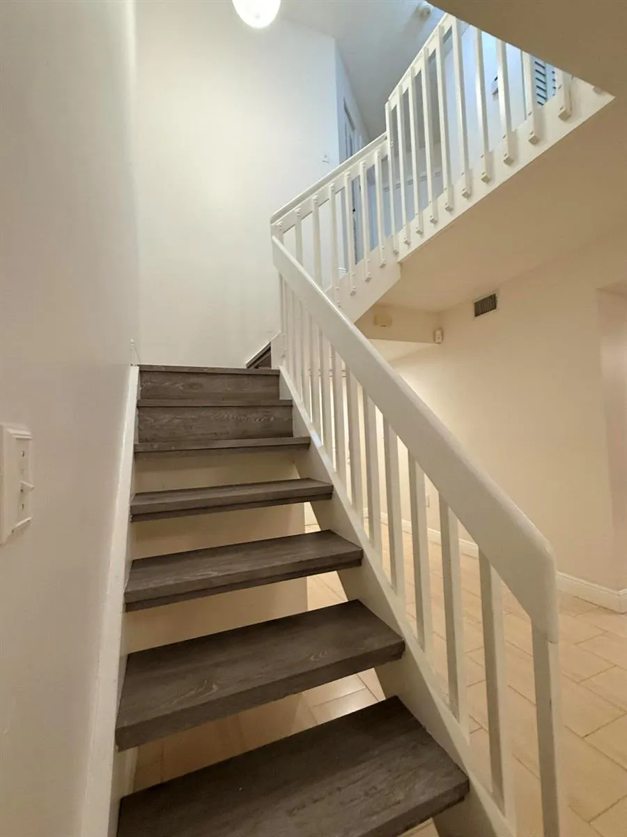 612 UNIVERSITY DRIVE Plantation, FL 33324