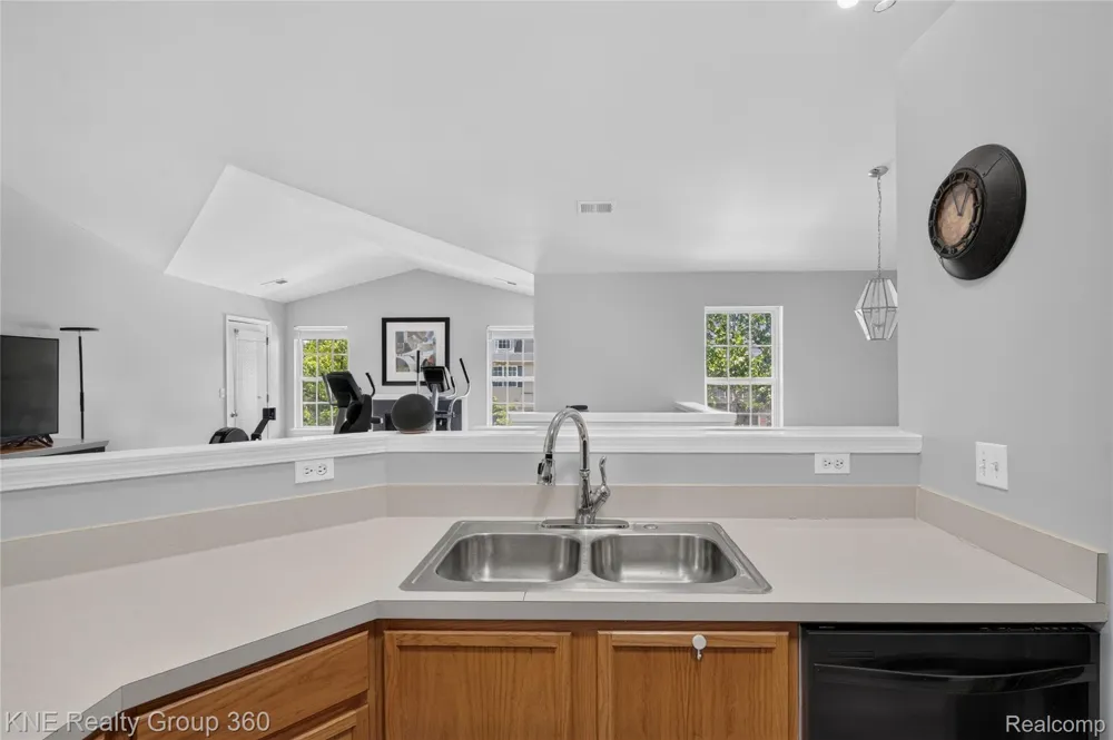 4077 Berkeley Ave Canton Charter Township, MI 48188