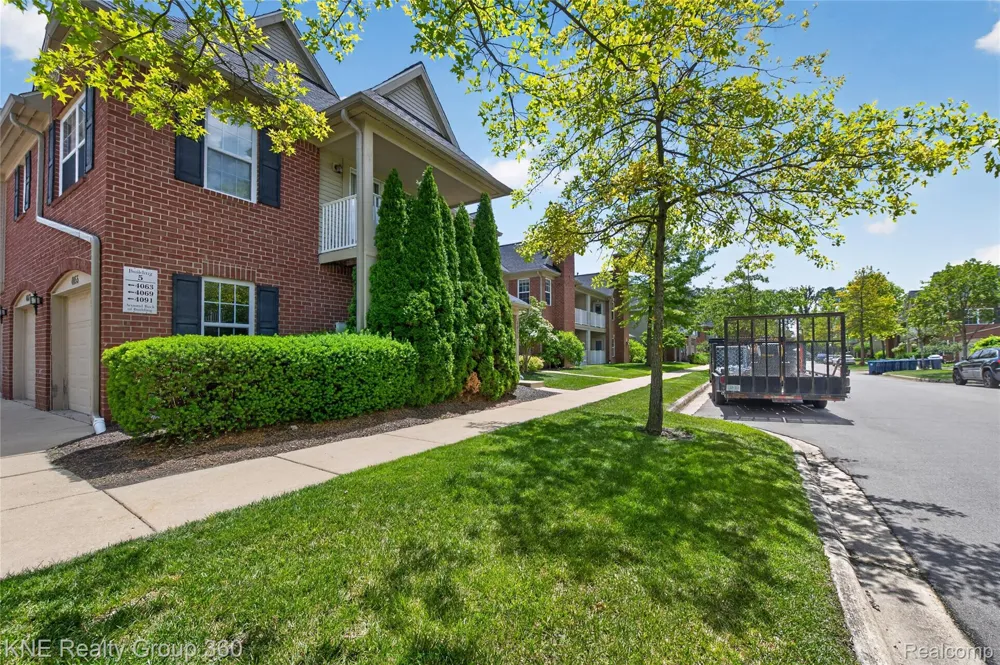 4077 Berkeley Ave Canton Charter Township, MI 48188