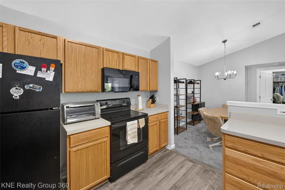 4077 Berkeley Ave Canton Charter Township, MI 48188