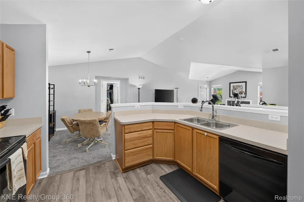 4077 Berkeley Ave Canton Charter Township, MI 48188