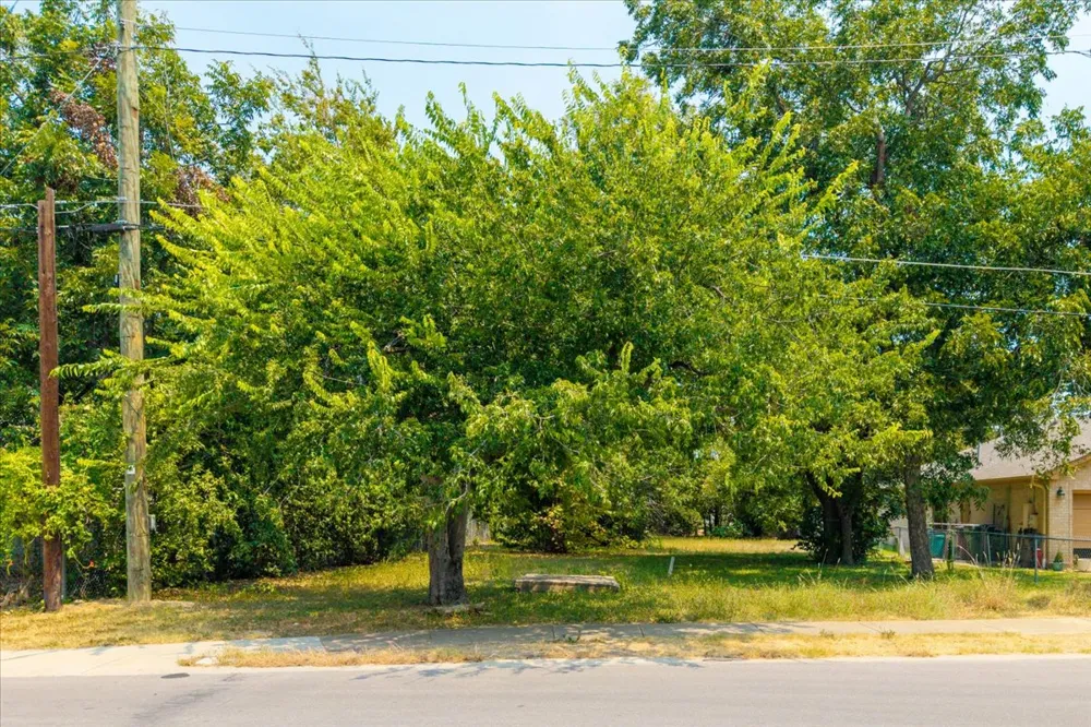 513 Lewis Street Round Rock, TX 78664