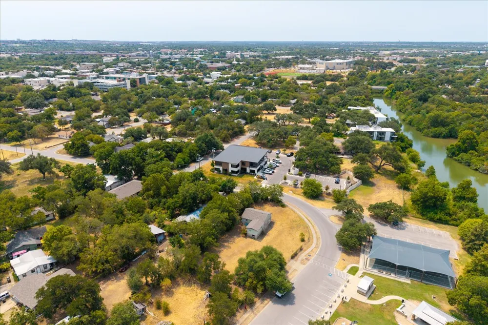 513 Lewis Street Round Rock, TX 78664