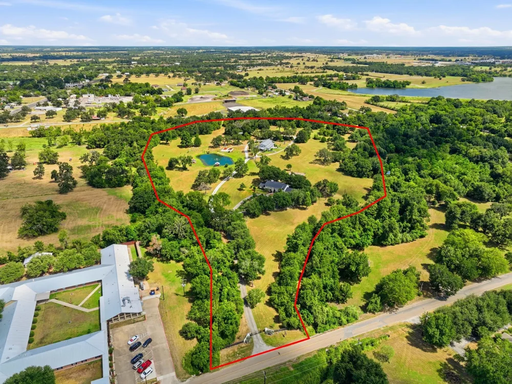 601 E Collard_ Street Madisonville, TX 77864