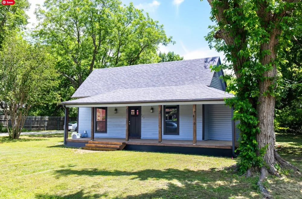 223 E Shreveport Street Van Alstyne, TX 75495