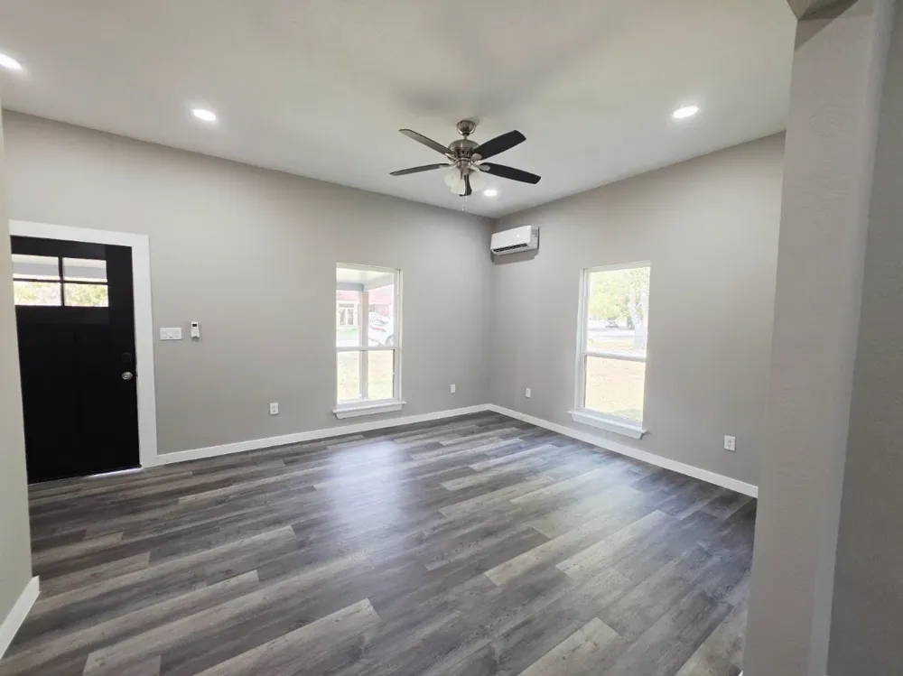 223 E Shreveport Street Van Alstyne, TX 75495