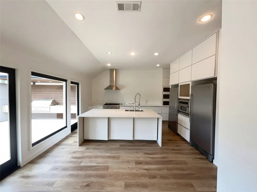 7121 Winding Creek Road Dallas, TX 75252
