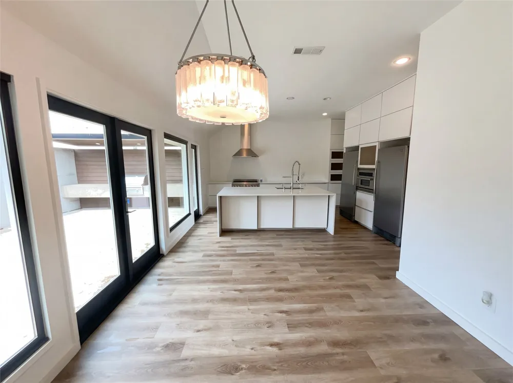 7121 Winding Creek Road Dallas, TX 75252