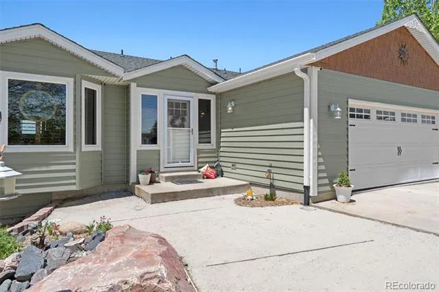 8191 Sun Country Drive Elizabeth, CO 80107