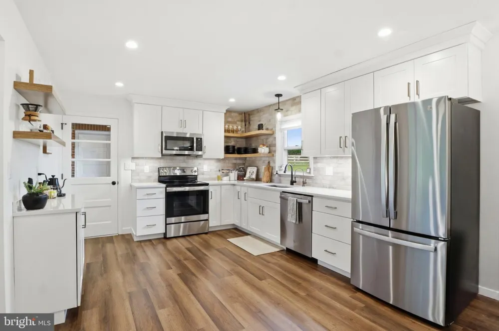 1724 JEFFERSON ROAD Spring Grove, PA 17362