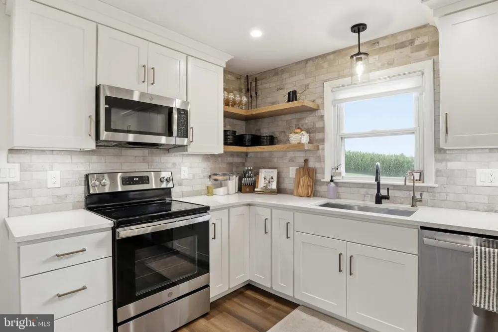 1724 JEFFERSON ROAD Spring Grove, PA 17362