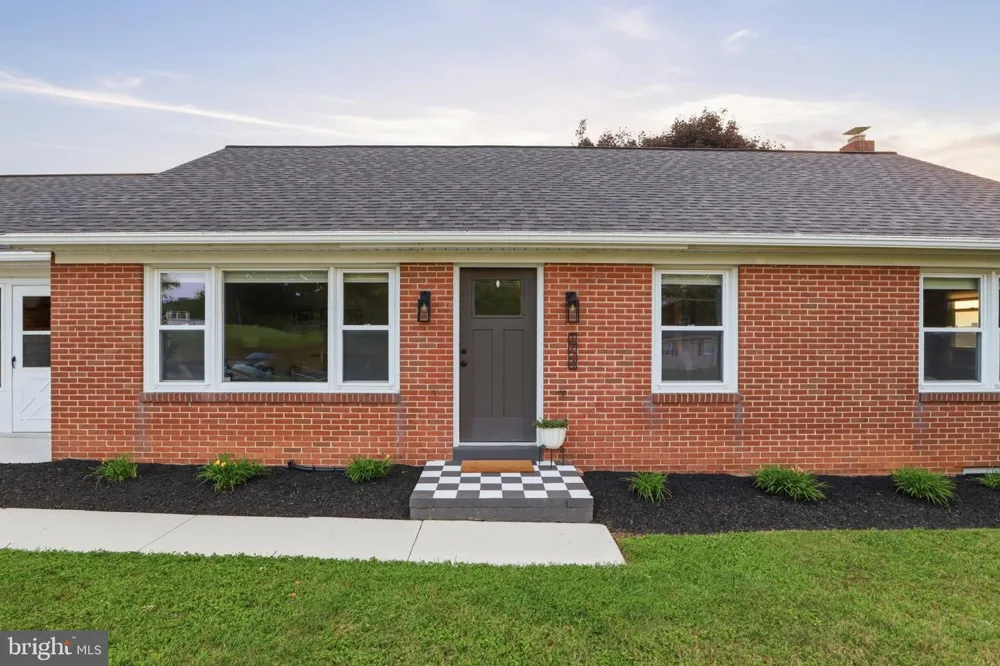 1724 JEFFERSON ROAD Spring Grove, PA 17362