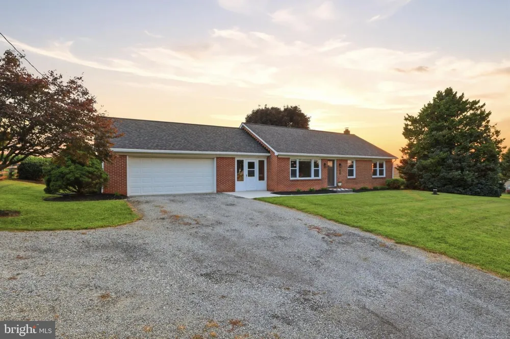1724 JEFFERSON ROAD Spring Grove, PA 17362