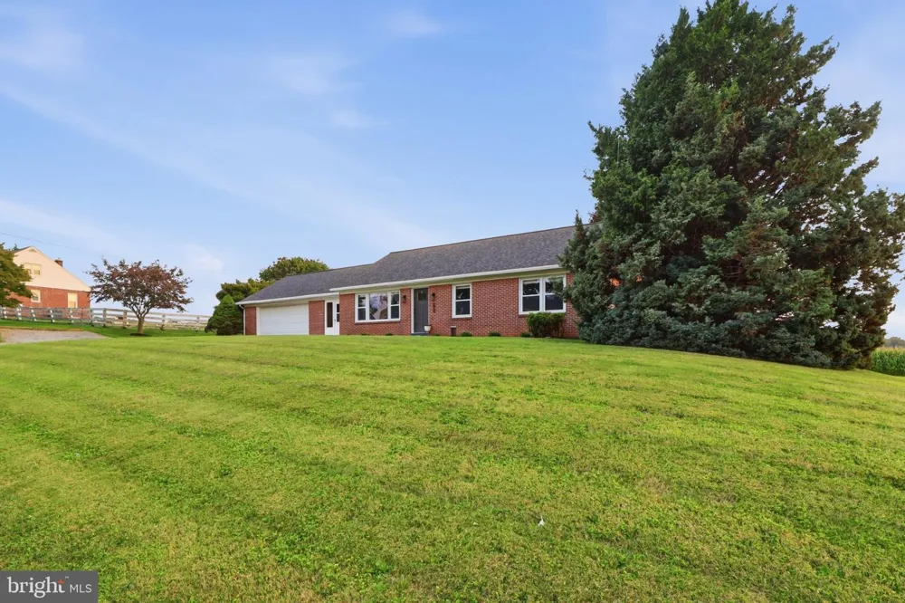 1724 JEFFERSON ROAD Spring Grove, PA 17362