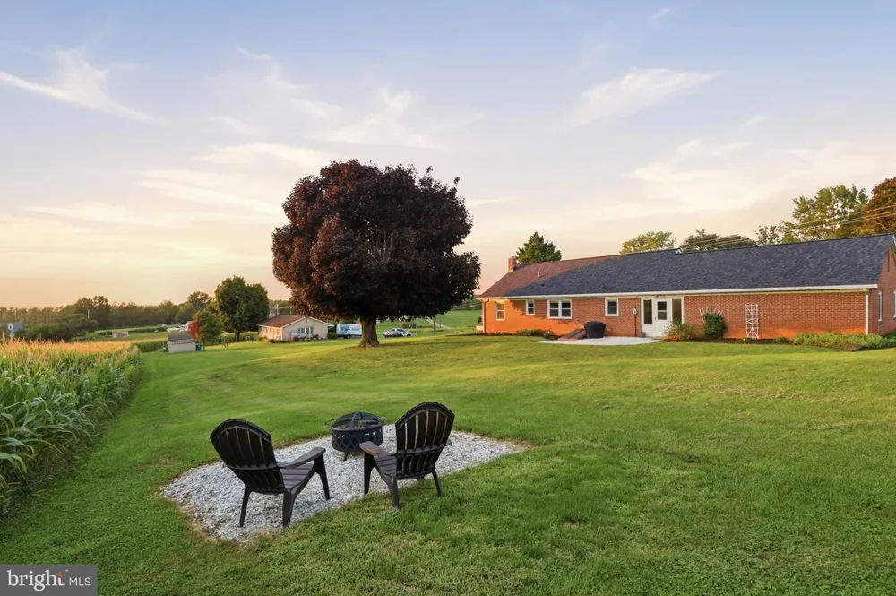 1724 JEFFERSON ROAD Spring Grove, PA 17362