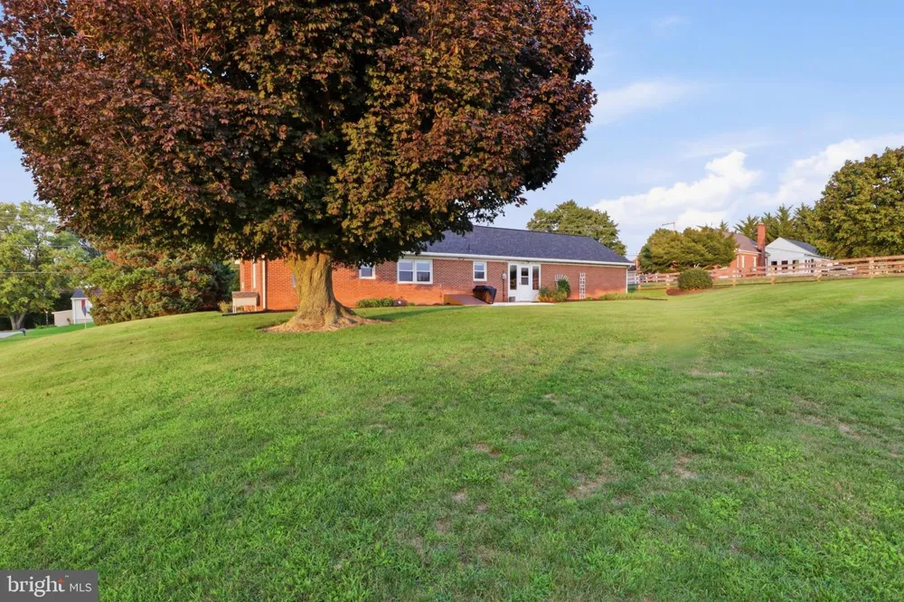 1724 JEFFERSON ROAD Spring Grove, PA 17362