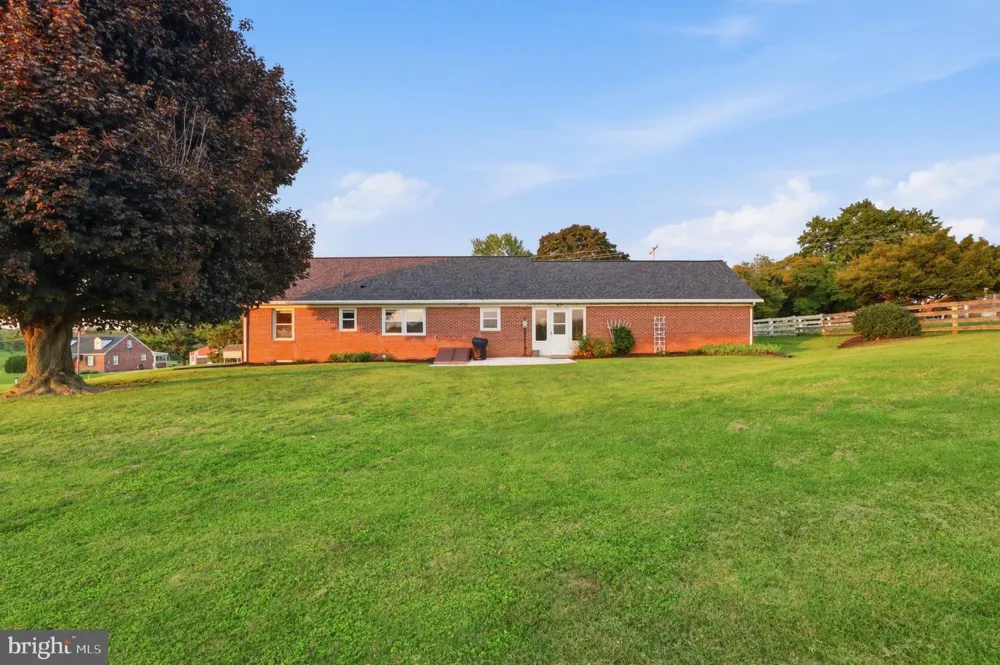 1724 JEFFERSON ROAD Spring Grove, PA 17362
