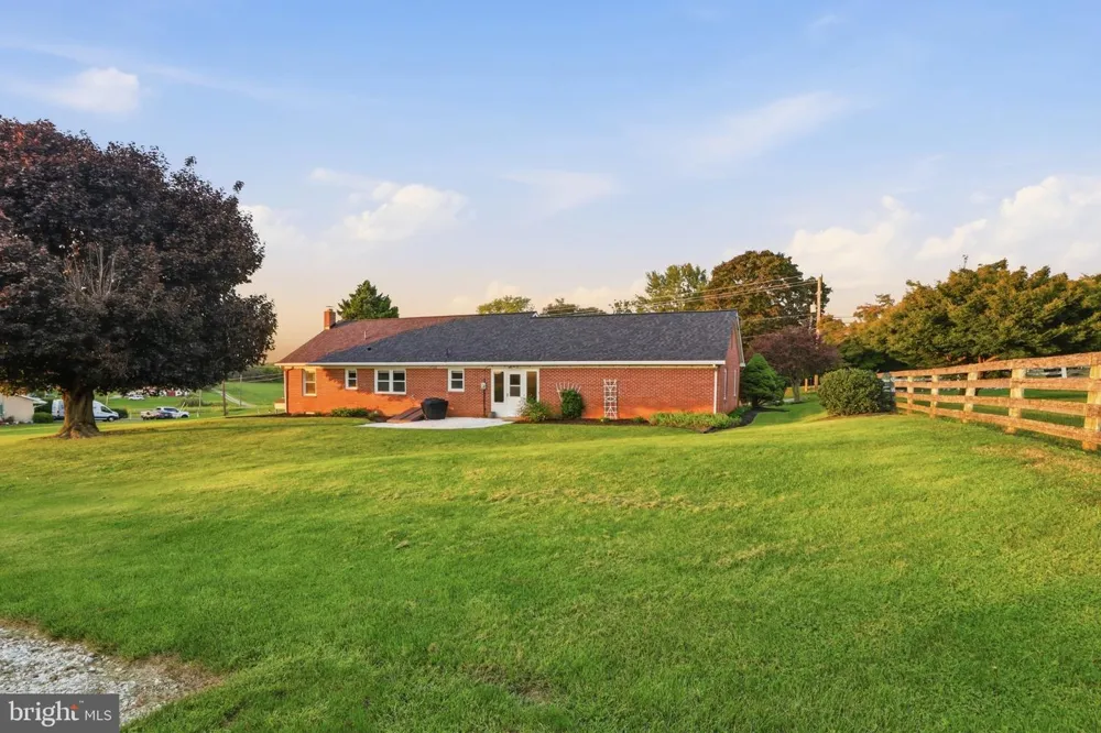 1724 JEFFERSON ROAD Spring Grove, PA 17362