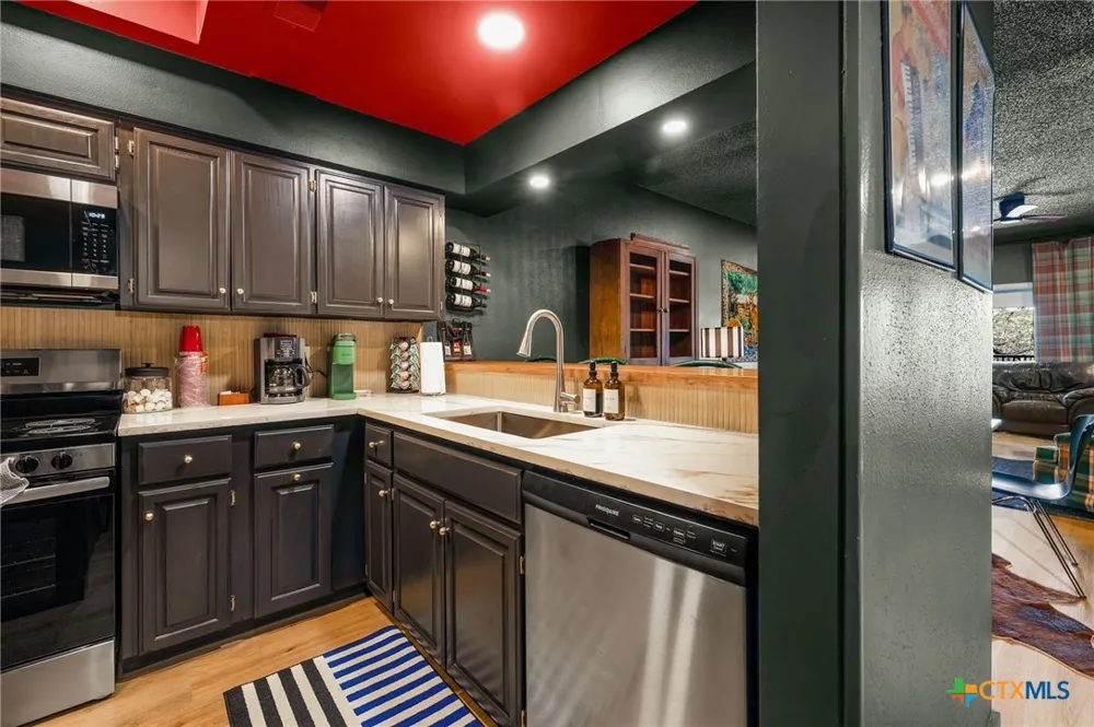 371 W Lincoln Street #C204 New Braunfels, TX 78130