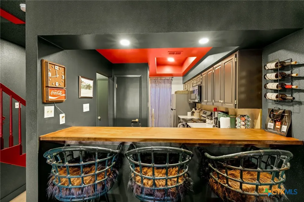 371 W Lincoln Street #C204 New Braunfels, TX 78130