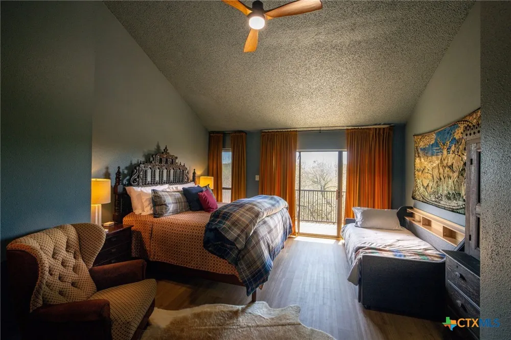371 W Lincoln Street #C204 New Braunfels, TX 78130