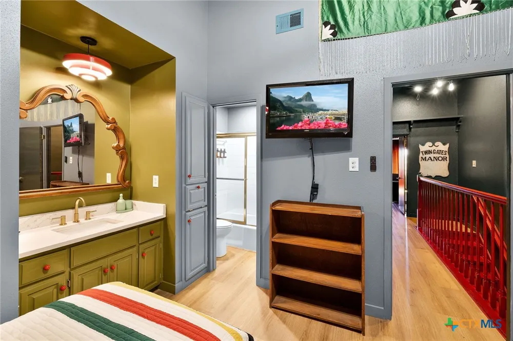 371 W Lincoln Street #C204 New Braunfels, TX 78130