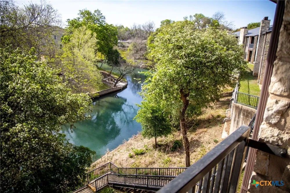 371 W Lincoln Street #C204 New Braunfels, TX 78130