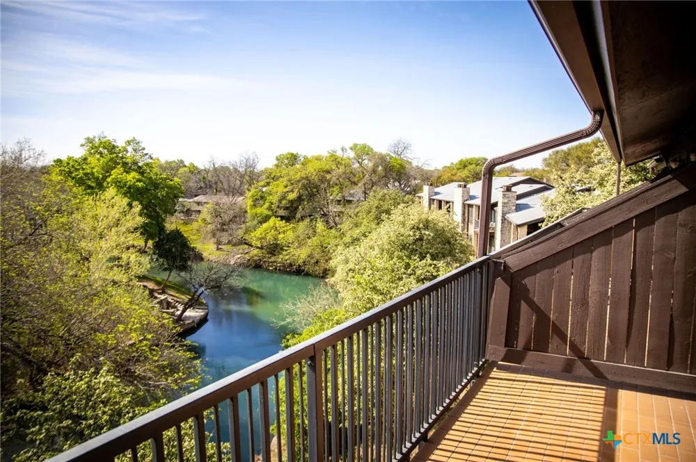 371 W Lincoln Street #C204 New Braunfels, TX 78130