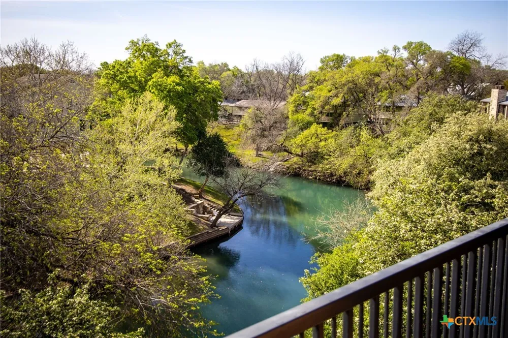 371 W Lincoln Street #C204 New Braunfels, TX 78130