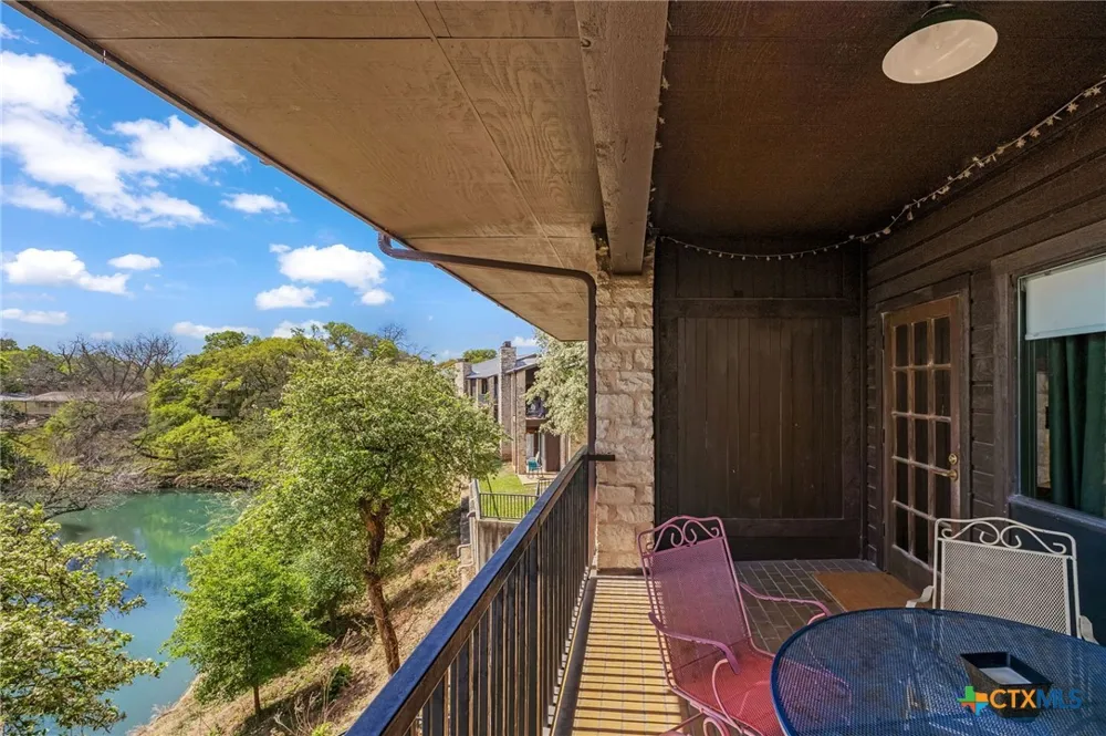 371 W Lincoln Street #C204 New Braunfels, TX 78130