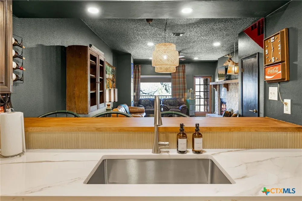 371 W Lincoln Street #C204 New Braunfels, TX 78130