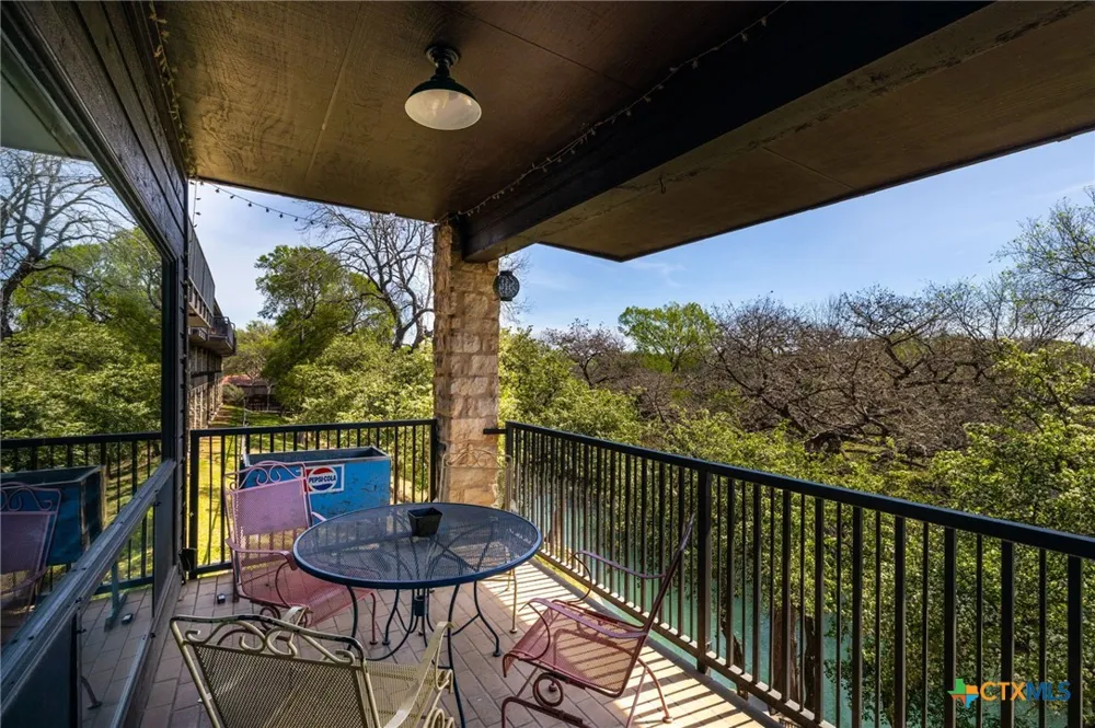 371 W Lincoln Street #C204 New Braunfels, TX 78130