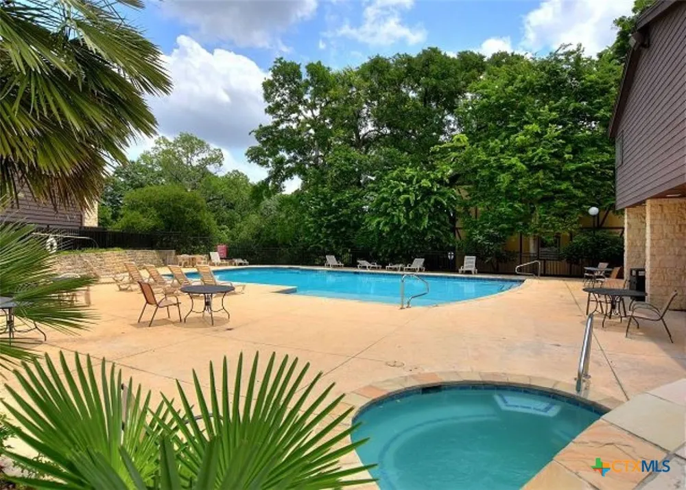 371 W Lincoln Street #C204 New Braunfels, TX 78130