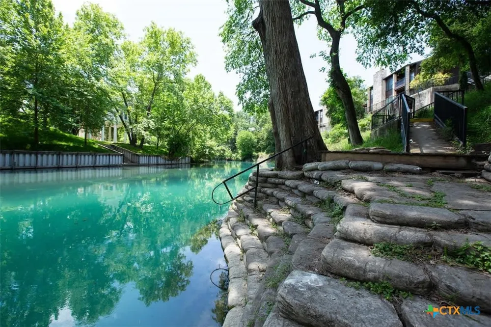 371 W Lincoln Street #C204 New Braunfels, TX 78130