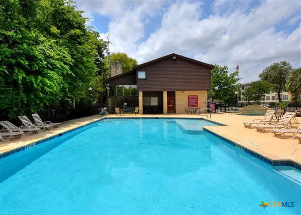 371 W Lincoln Street #C204 New Braunfels, TX 78130