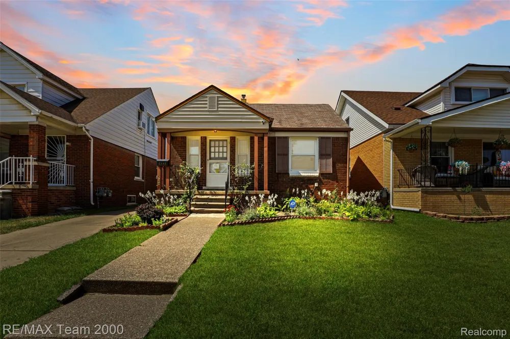 6847 Middlepointe Street Dearborn City, MI 48126