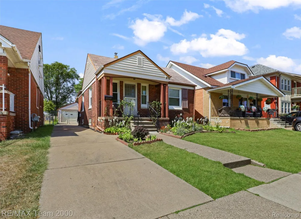 6847 Middlepointe Street Dearborn City, MI 48126