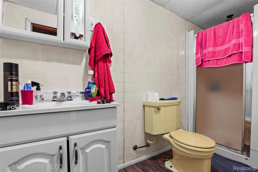 6847 Middlepointe Street Dearborn City, MI 48126